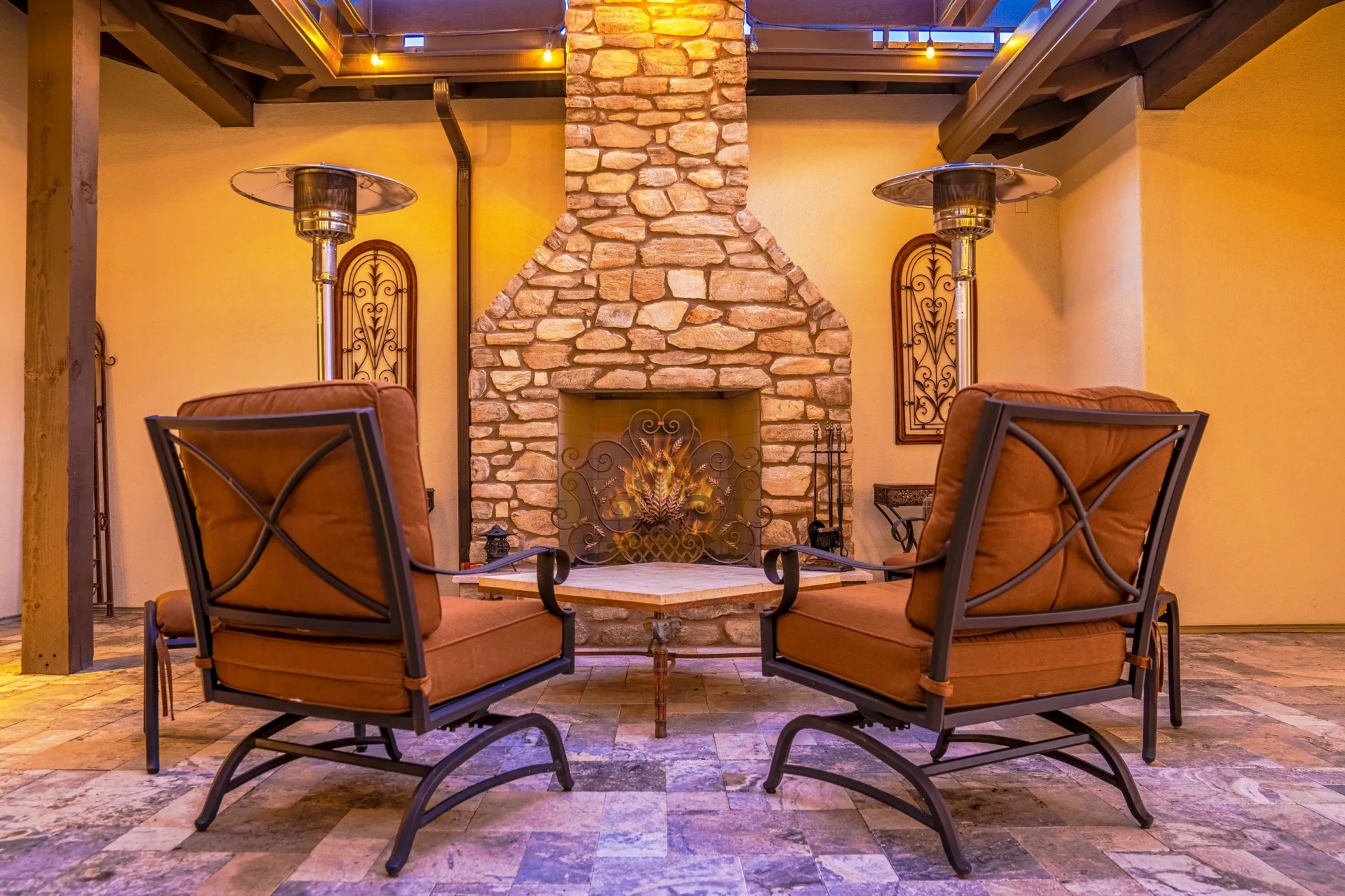 A modern hall with fireplace with two chairs